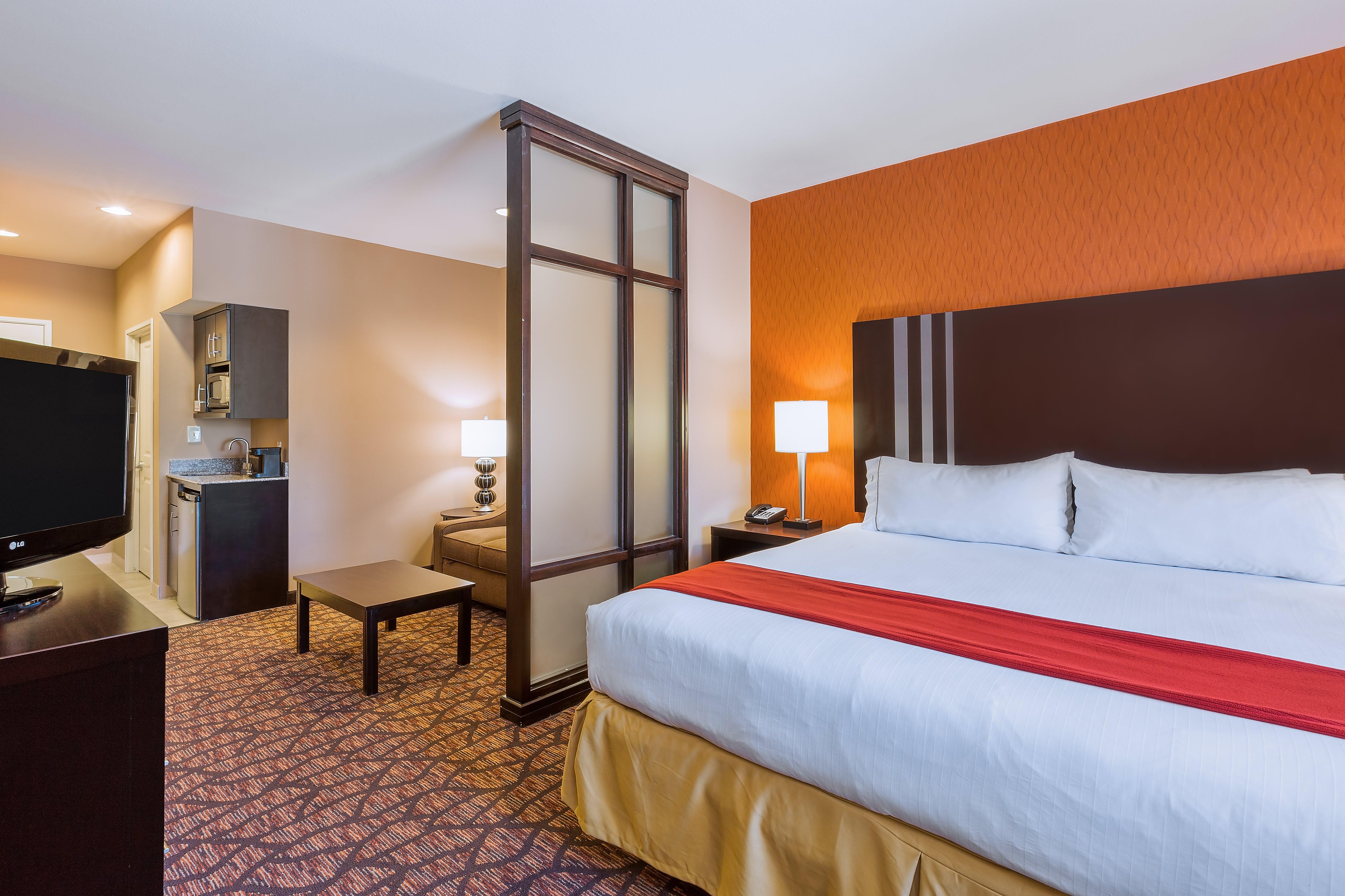 Holiday Inn Express And Suites Alpine By Ihg Bagian luar foto