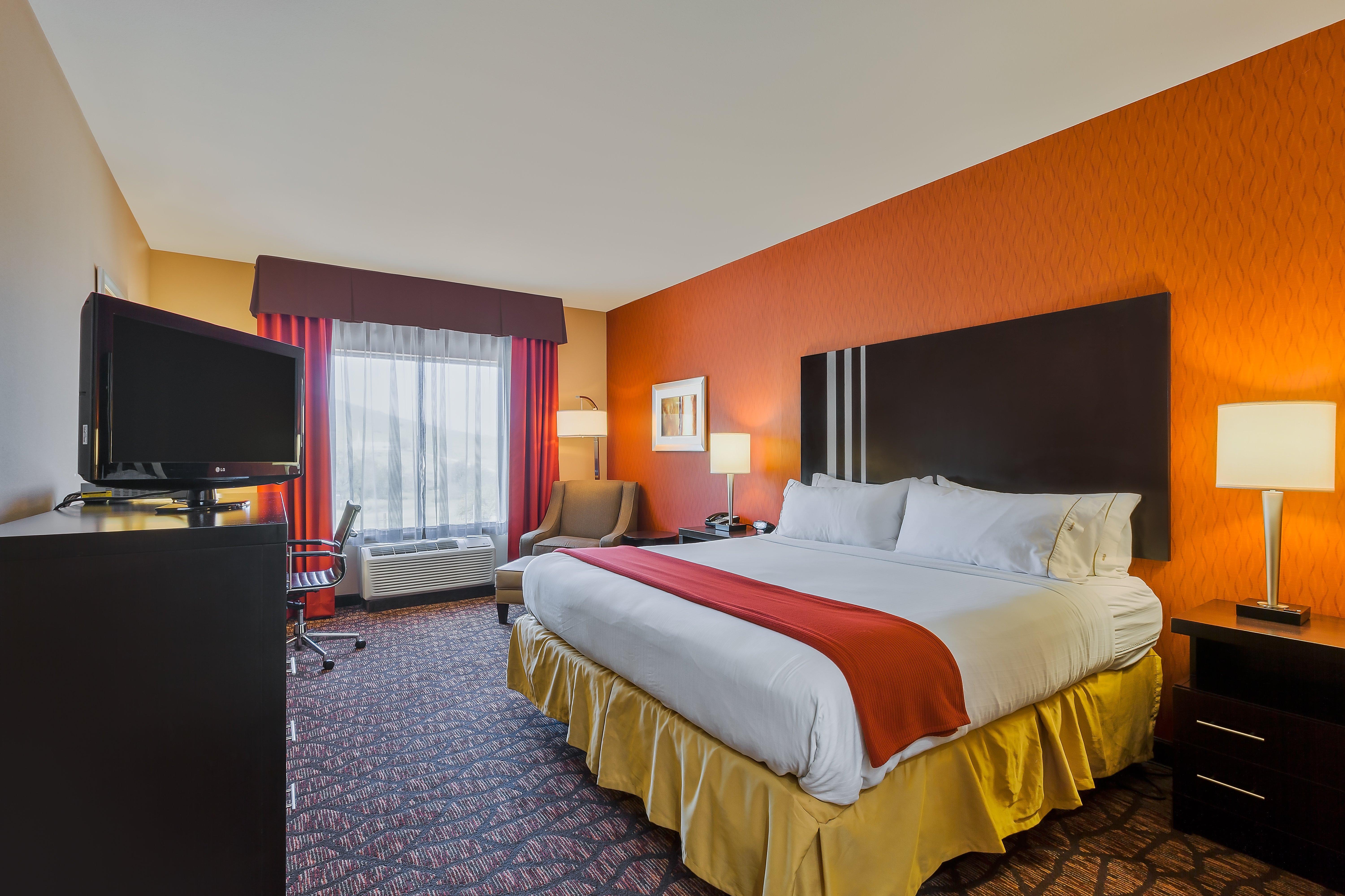 Holiday Inn Express And Suites Alpine By Ihg Bagian luar foto