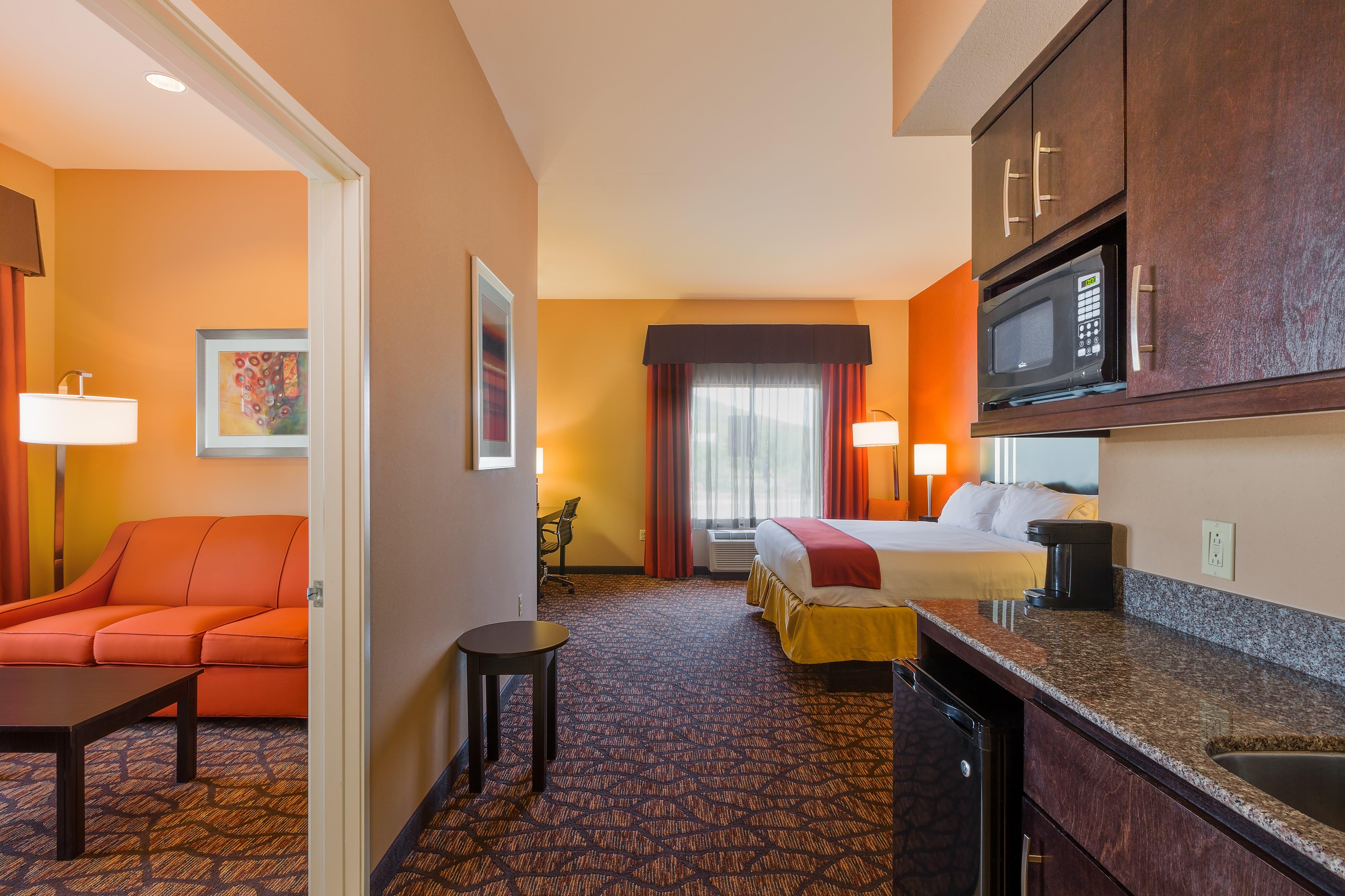 Holiday Inn Express And Suites Alpine By Ihg Bagian luar foto