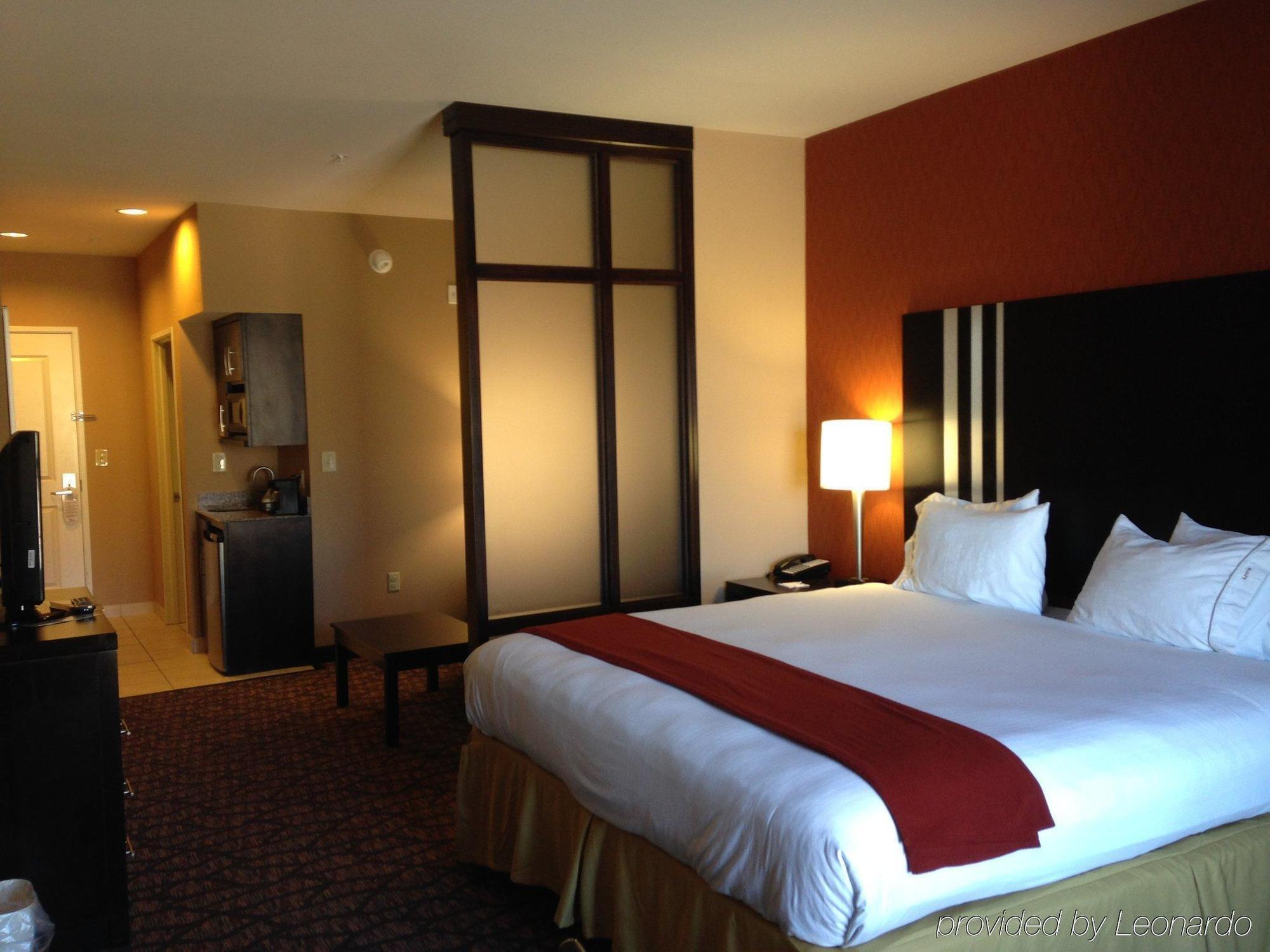 Holiday Inn Express And Suites Alpine By Ihg Bagian luar foto